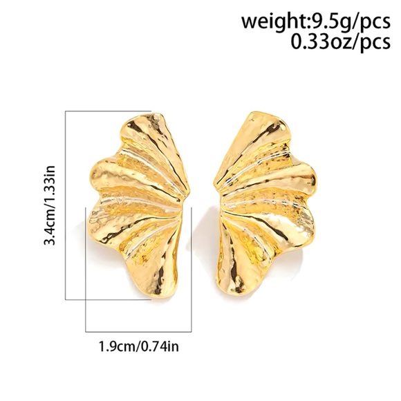 Esme - Silver Maple Leaf Stud Earrings Trend 2024-2025 - Picture 8 of 9